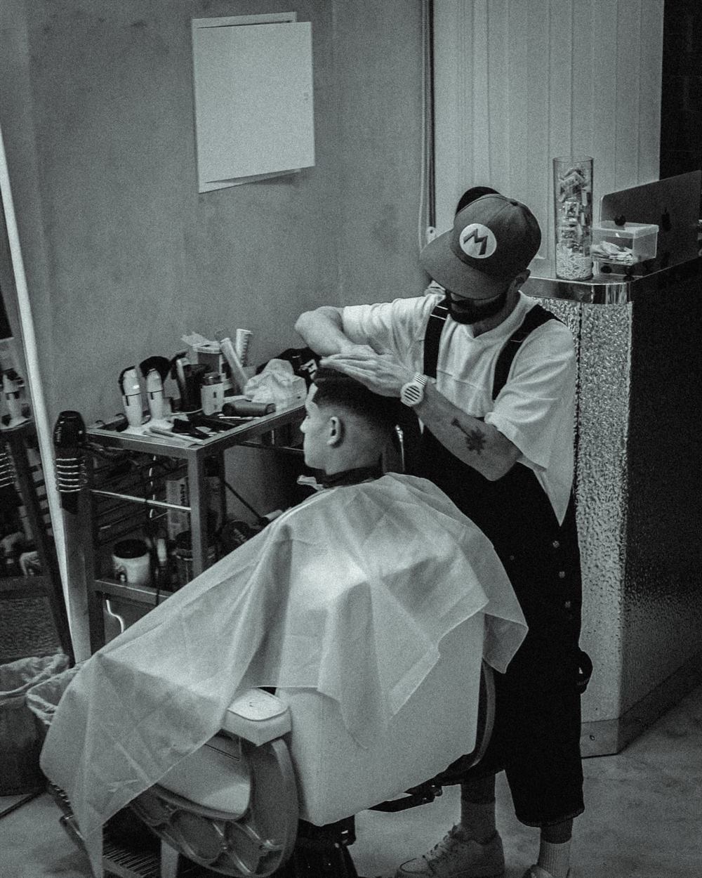 Barbier au travail